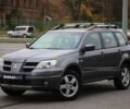 Серый Мицубиси Аутлендер, объемом двигателя 2.4 л и пробегом 240 тыс. км за 7200 $, фото 1 на Automoto.ua