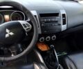 Серый Мицубиси Аутлендер, объемом двигателя 2 л и пробегом 322 тыс. км за 8800 $, фото 11 на Automoto.ua