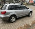 Серый Мицубиси Аутлендер, объемом двигателя 2 л и пробегом 270 тыс. км за 7000 $, фото 1 на Automoto.ua