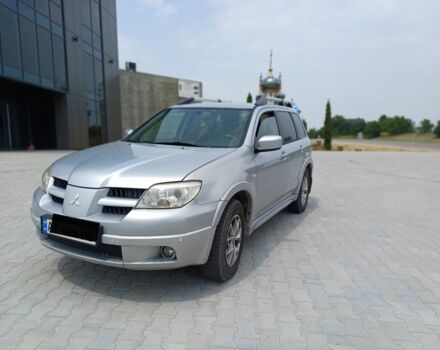 Серый Мицубиси Аутлендер, объемом двигателя 2.4 л и пробегом 243 тыс. км за 6200 $, фото 1 на Automoto.ua