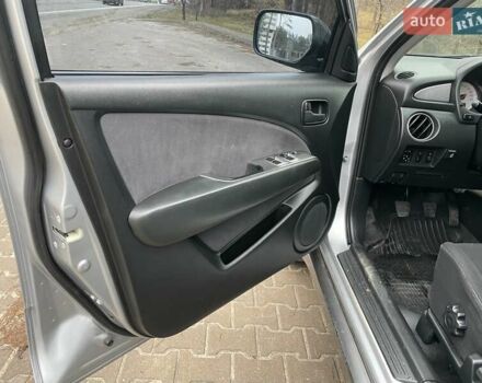 Серый Мицубиси Аутлендер, объемом двигателя 2 л и пробегом 270 тыс. км за 7000 $, фото 6 на Automoto.ua