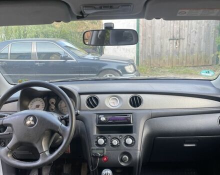 Серый Мицубиси Аутлендер, объемом двигателя 2 л и пробегом 190 тыс. км за 5300 $, фото 5 на Automoto.ua