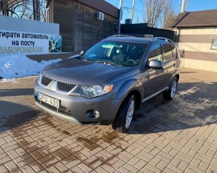 Серый Мицубиси Аутлендер, объемом двигателя 2 л и пробегом 400 тыс. км за 4700 $, фото 2 на Automoto.ua