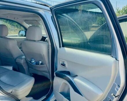 Серый Мицубиси Аутлендер, объемом двигателя 3 л и пробегом 188 тыс. км за 10000 $, фото 12 на Automoto.ua