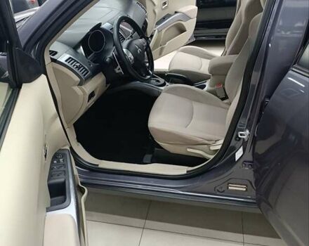 Сірий Міцубісі Аутлендер, об'ємом двигуна 2.36 л та пробігом 214 тис. км за 8500 $, фото 6 на Automoto.ua