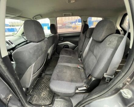 Серый Мицубиси Аутлендер, объемом двигателя 2 л и пробегом 235 тыс. км за 4800 $, фото 11 на Automoto.ua