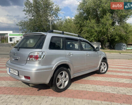 Серый Мицубиси Аутлендер, объемом двигателя 2 л и пробегом 280 тыс. км за 5999 $, фото 3 на Automoto.ua