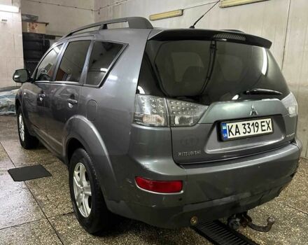 Серый Мицубиси Аутлендер, объемом двигателя 2.4 л и пробегом 190 тыс. км за 8000 $, фото 2 на Automoto.ua
