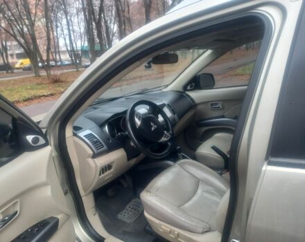 Сірий Міцубісі Аутлендер, об'ємом двигуна 2 л та пробігом 245 тис. км за 8600 $, фото 4 на Automoto.ua