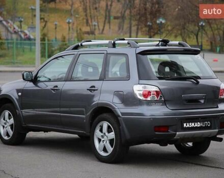 Серый Мицубиси Аутлендер, объемом двигателя 0 л и пробегом 240 тыс. км за 7200 $, фото 3 на Automoto.ua