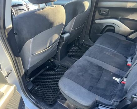 Серый Мицубиси Аутлендер, объемом двигателя 2 л и пробегом 255 тыс. км за 3935 $, фото 7 на Automoto.ua