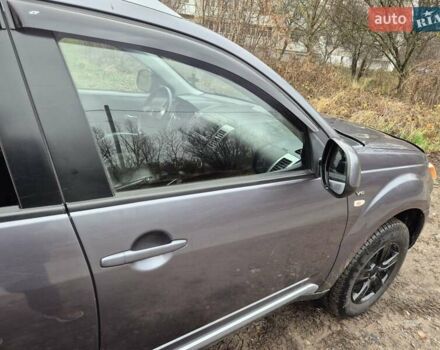 Сірий Міцубісі Аутлендер, об'ємом двигуна 3 л та пробігом 299 тис. км за 9000 $, фото 2 на Automoto.ua