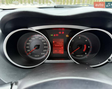 Серый Мицубиси Аутлендер, объемом двигателя 2 л и пробегом 299 тыс. км за 7750 $, фото 18 на Automoto.ua