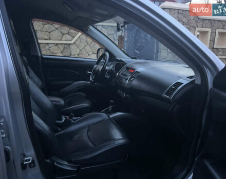 Серый Мицубиси Аутлендер, объемом двигателя 2.4 л и пробегом 236 тыс. км за 7600 $, фото 14 на Automoto.ua