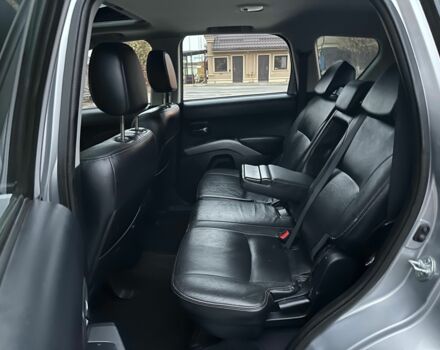 Серый Мицубиси Аутлендер, объемом двигателя 3 л и пробегом 129 тыс. км за 10500 $, фото 11 на Automoto.ua