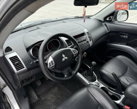 Серый Мицубиси Аутлендер, объемом двигателя 2 л и пробегом 299 тыс. км за 7750 $, фото 17 на Automoto.ua