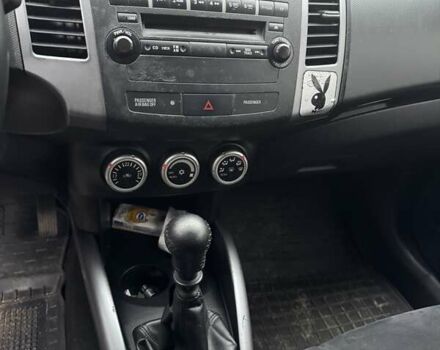 Серый Мицубиси Аутлендер, объемом двигателя 2 л и пробегом 260 тыс. км за 8400 $, фото 10 на Automoto.ua