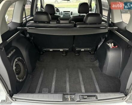 Сірий Міцубісі Аутлендер, об'ємом двигуна 3 л та пробігом 195 тис. км за 9999 $, фото 28 на Automoto.ua