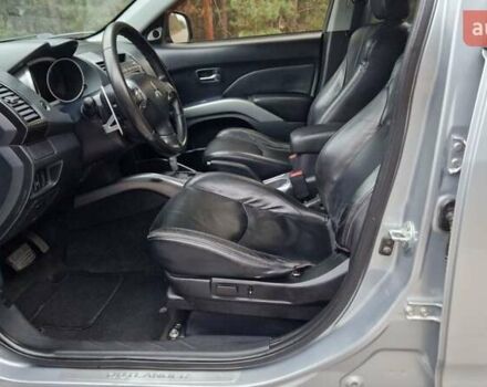 Серый Мицубиси Аутлендер, объемом двигателя 3 л и пробегом 197 тыс. км за 9500 $, фото 14 на Automoto.ua