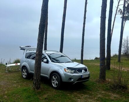 Серый Мицубиси Аутлендер, объемом двигателя 3 л и пробегом 182 тыс. км за 8600 $, фото 2 на Automoto.ua