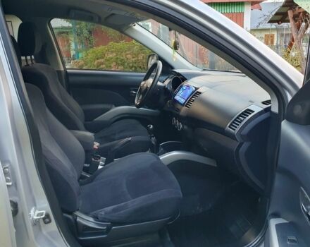 Серый Мицубиси Аутлендер, объемом двигателя 2 л и пробегом 320 тыс. км за 7500 $, фото 17 на Automoto.ua