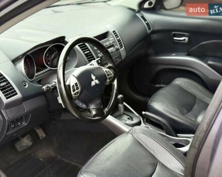 Сірий Міцубісі Аутлендер, об'ємом двигуна 3 л та пробігом 227 тис. км за 8900 $, фото 20 на Automoto.ua