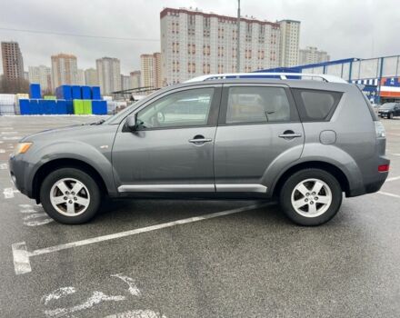 Серый Мицубиси Аутлендер, объемом двигателя 2 л и пробегом 235 тыс. км за 4800 $, фото 5 на Automoto.ua