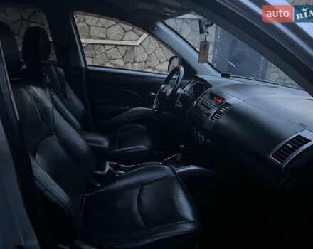 Серый Мицубиси Аутлендер, объемом двигателя 2.4 л и пробегом 236 тыс. км за 7600 $, фото 17 на Automoto.ua