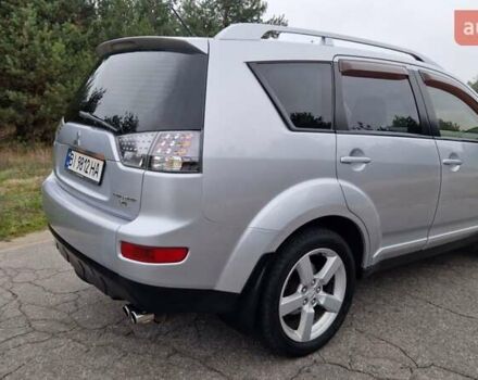 Серый Мицубиси Аутлендер, объемом двигателя 3 л и пробегом 197 тыс. км за 9500 $, фото 6 на Automoto.ua