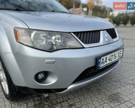 Серый Мицубиси Аутлендер, объемом двигателя 3 л и пробегом 277 тыс. км за 7999 $, фото 6 на Automoto.ua