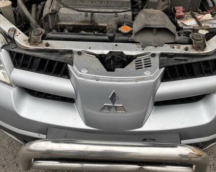 Сірий Міцубісі Аутлендер, об'ємом двигуна 2 л та пробігом 332 тис. км за 6200 $, фото 3 на Automoto.ua