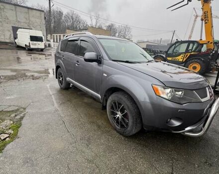 Серый Мицубиси Аутлендер, объемом двигателя 2 л и пробегом 260 тыс. км за 8400 $, фото 3 на Automoto.ua
