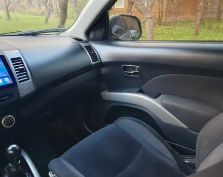 Серый Мицубиси Аутлендер, объемом двигателя 2 л и пробегом 320 тыс. км за 7500 $, фото 15 на Automoto.ua