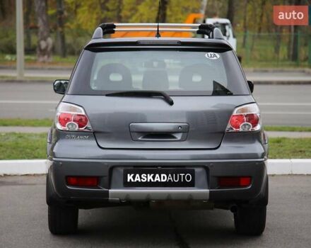 Серый Мицубиси Аутлендер, объемом двигателя 0 л и пробегом 240 тыс. км за 7200 $, фото 4 на Automoto.ua