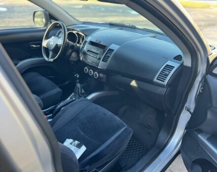 Серый Мицубиси Аутлендер, объемом двигателя 2 л и пробегом 255 тыс. км за 3935 $, фото 1 на Automoto.ua