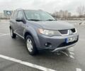 Серый Мицубиси Аутлендер, объемом двигателя 2 л и пробегом 235 тыс. км за 4800 $, фото 3 на Automoto.ua