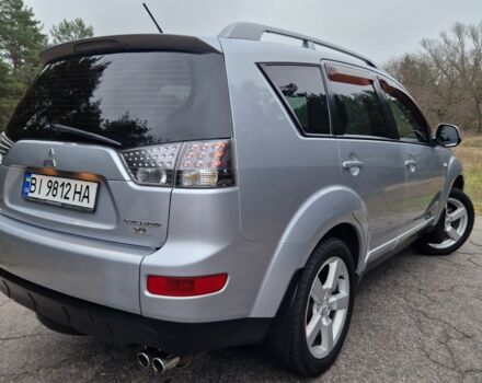Серый Мицубиси Аутлендер, объемом двигателя 3 л и пробегом 197 тыс. км за 9500 $, фото 1 на Automoto.ua