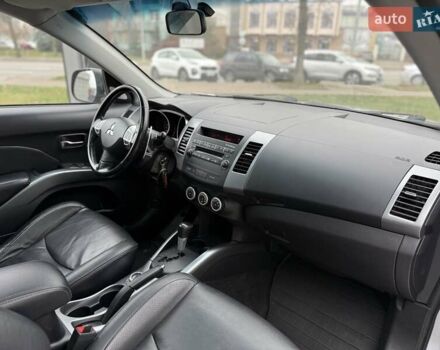 Сірий Міцубісі Аутлендер, об'ємом двигуна 3 л та пробігом 195 тис. км за 9999 $, фото 12 на Automoto.ua