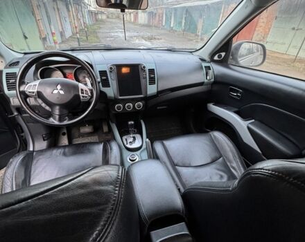 Серый Мицубиси Аутлендер, объемом двигателя 2.4 л и пробегом 330 тыс. км за 9000 $, фото 2 на Automoto.ua