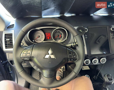 Серый Мицубиси Аутлендер, объемом двигателя 1.97 л и пробегом 260 тыс. км за 10900 $, фото 11 на Automoto.ua