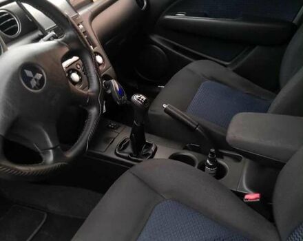 Сірий Міцубісі Аутлендер, об'ємом двигуна 2 л та пробігом 268 тис. км за 7500 $, фото 2 на Automoto.ua