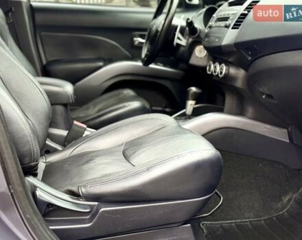 Сірий Міцубісі Аутлендер, об'ємом двигуна 3 л та пробігом 227 тис. км за 8900 $, фото 23 на Automoto.ua