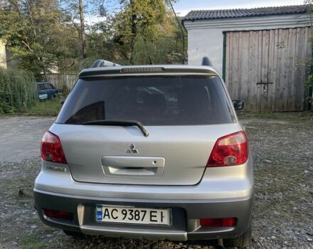 Серый Мицубиси Аутлендер, объемом двигателя 2 л и пробегом 190 тыс. км за 5300 $, фото 2 на Automoto.ua