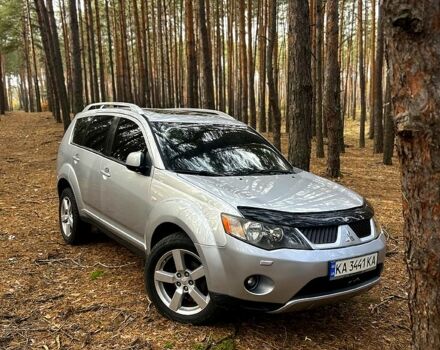 Серый Мицубиси Аутлендер, объемом двигателя 3 л и пробегом 182 тыс. км за 8600 $, фото 1 на Automoto.ua