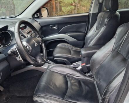 Серый Мицубиси Аутлендер, объемом двигателя 3 л и пробегом 197 тыс. км за 9500 $, фото 7 на Automoto.ua