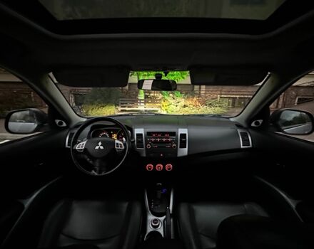 Серый Мицубиси Аутлендер, объемом двигателя 3 л и пробегом 129 тыс. км за 10500 $, фото 12 на Automoto.ua