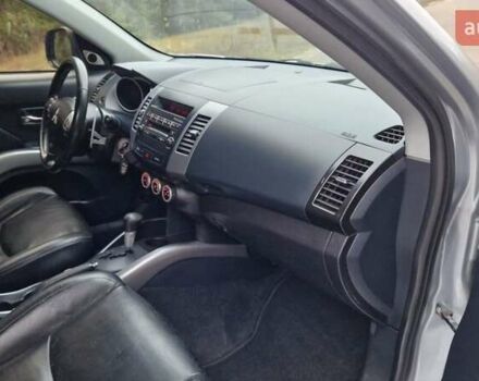 Серый Мицубиси Аутлендер, объемом двигателя 3 л и пробегом 197 тыс. км за 9500 $, фото 18 на Automoto.ua