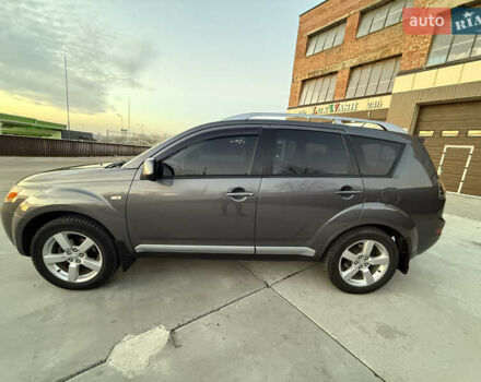 Серый Мицубиси Аутлендер, объемом двигателя 2.4 л и пробегом 210 тыс. км за 8300 $, фото 6 на Automoto.ua