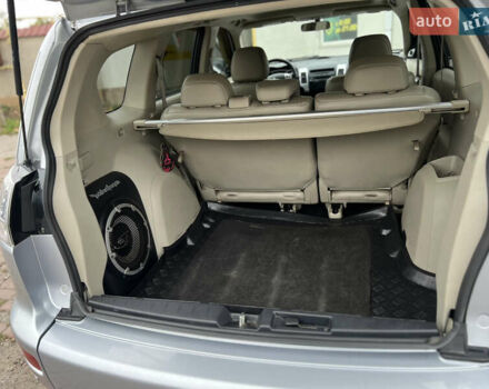 Серый Мицубиси Аутлендер, объемом двигателя 3 л и пробегом 176 тыс. км за 8300 $, фото 6 на Automoto.ua