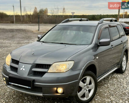 Серый Мицубиси Аутлендер, объемом двигателя 2 л и пробегом 199 тыс. км за 5999 $, фото 3 на Automoto.ua